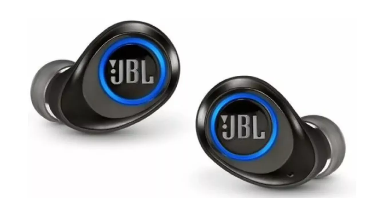 Jak vrátit bezdrátovým špuntovým sluchátkům JBL Free X tovární nastavení?