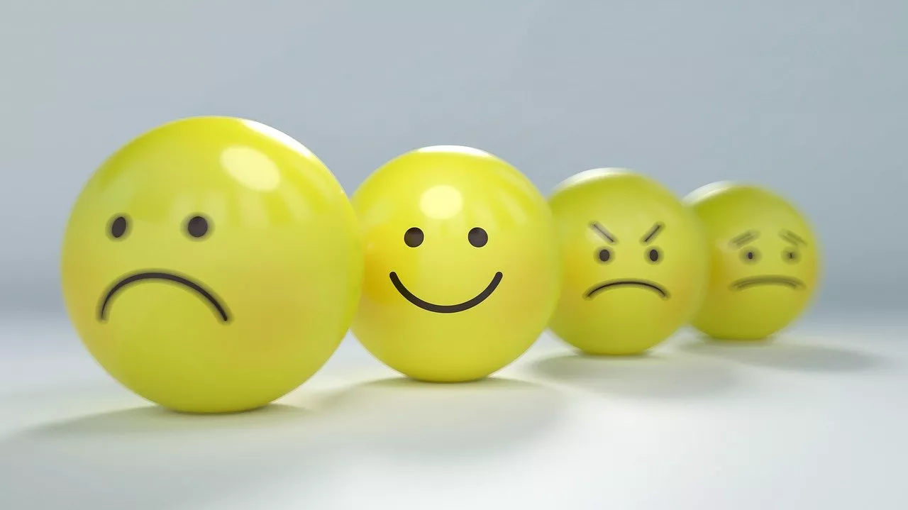 žluté koule s emoji